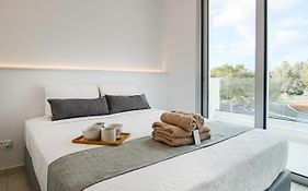 Phaedrus Living - Seaside Executive Flat Harbour 202